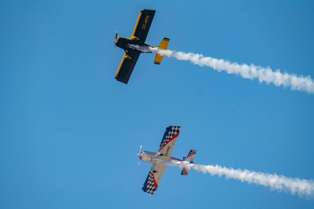 image représentant deux avions dans le ciel 